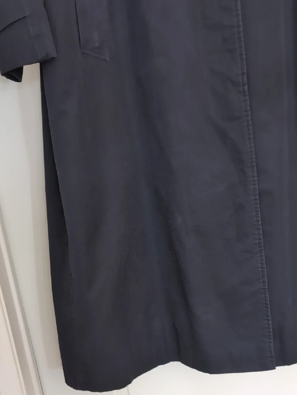 Burberry Trench Coat with Signature Check Lining - Picture 4 of 12